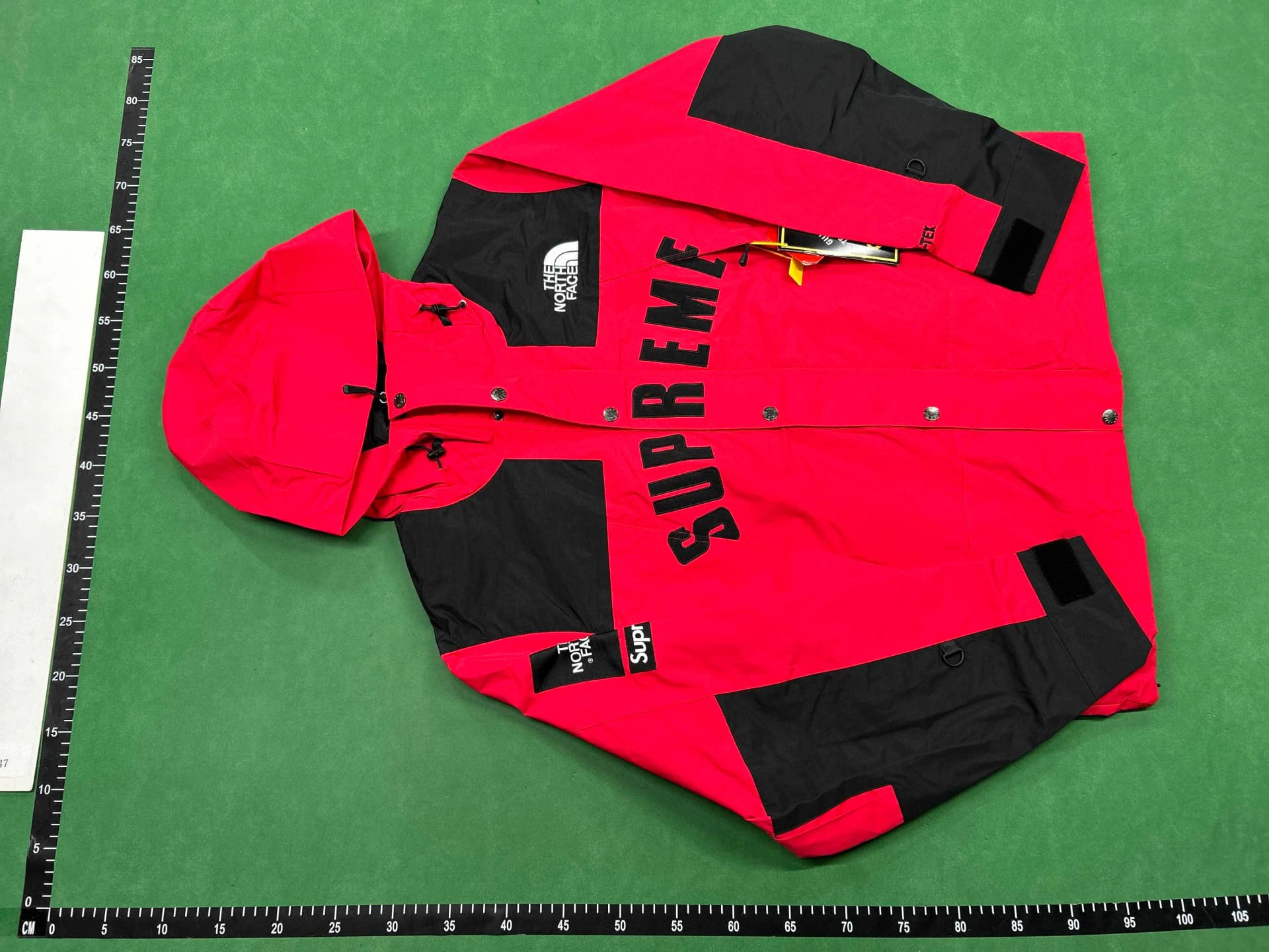 Supreme x TNF coat — Jackets from Taobao