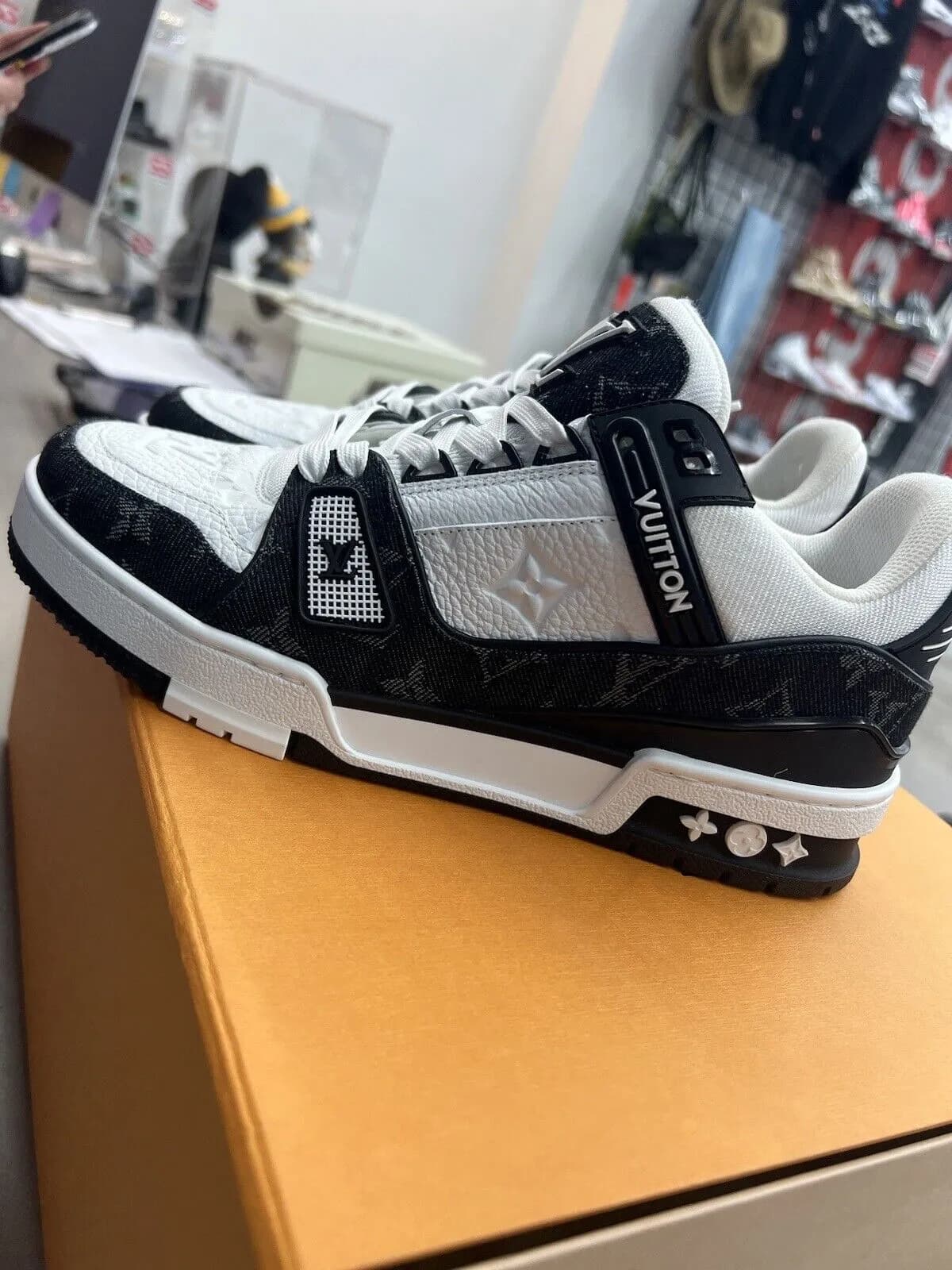 Louis vuitton trainer — product from 1688, photo 2 of 3