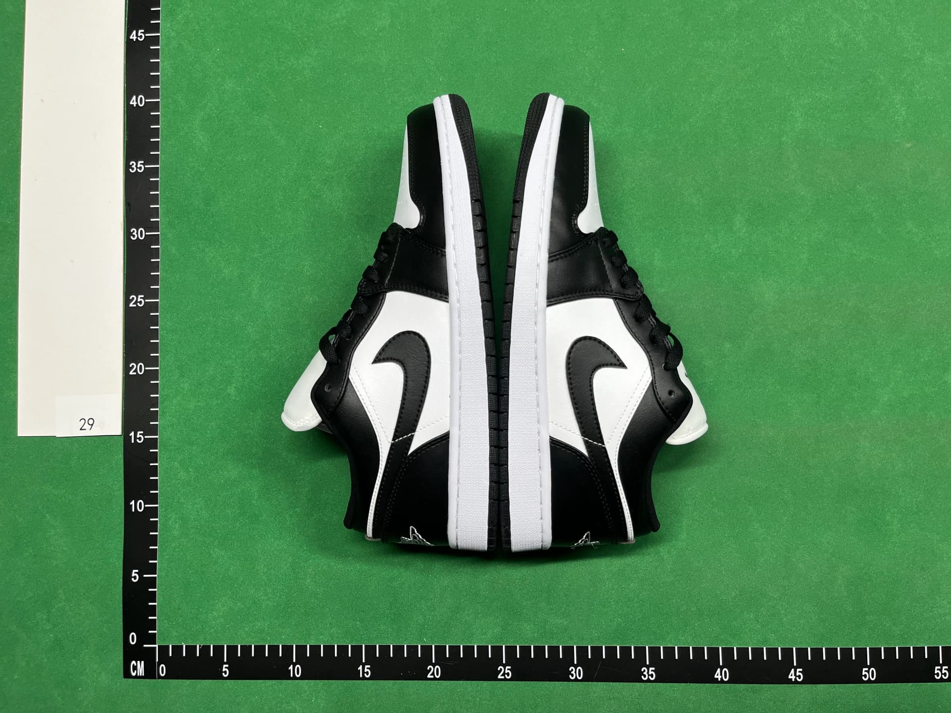 NIKE LOW DUNKS — Shoes from Weidian