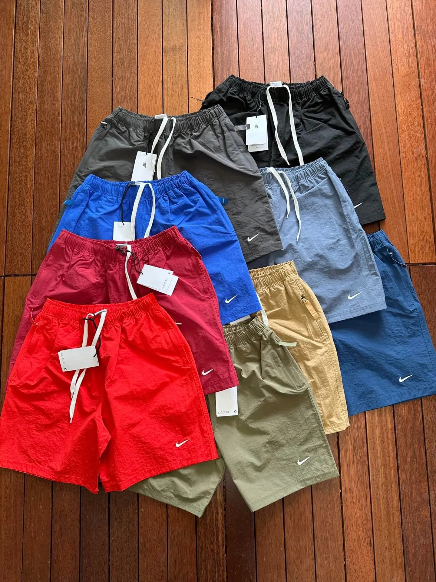 pantaloni nike — Pants from Weidian