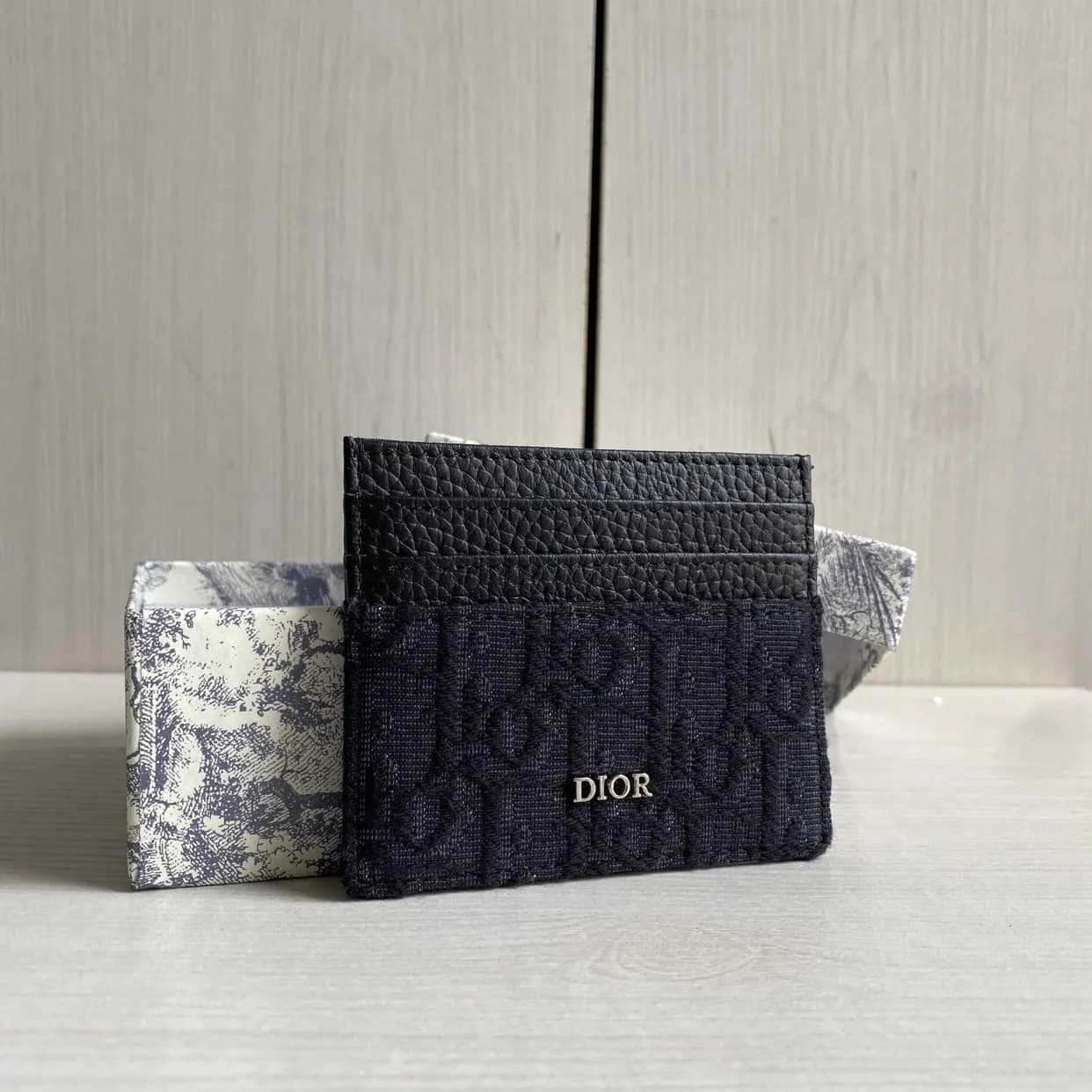 dior card holder from Weidian