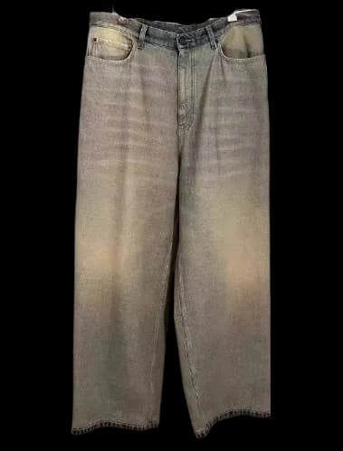 BALENCIAGA LIGHT WASHED JEANS — Pants from Taobao