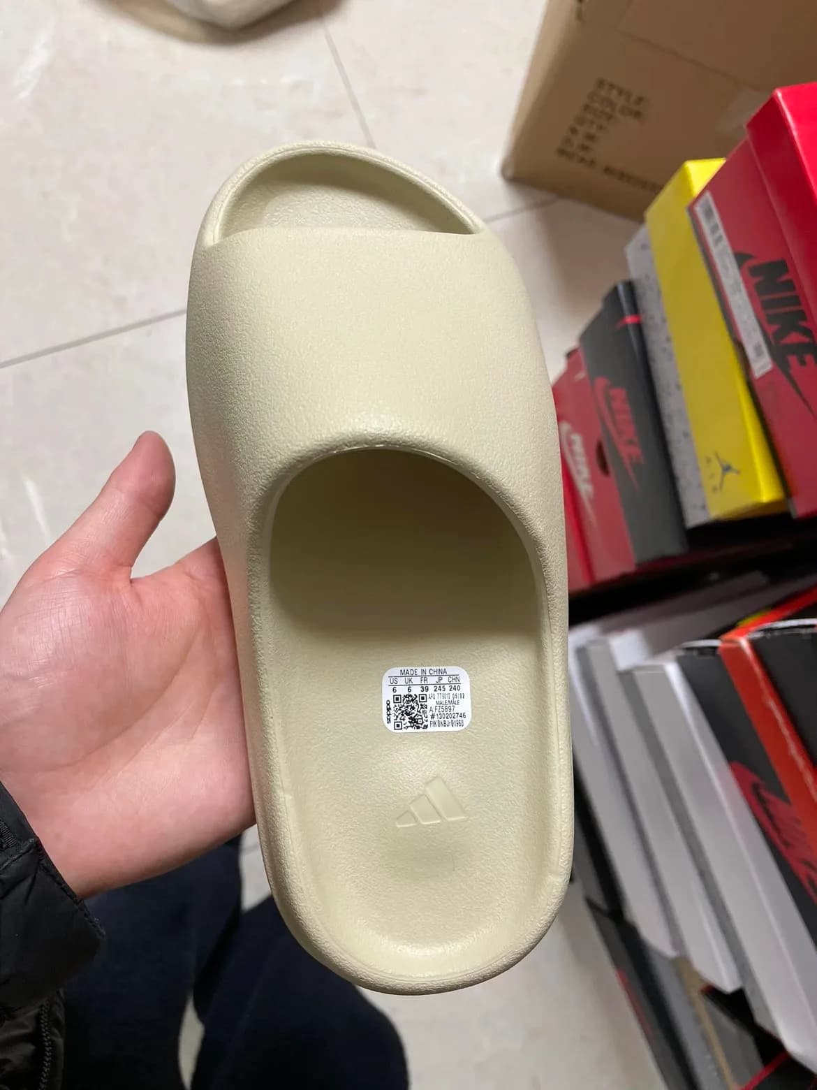 YZY SLIDE COST EFFECTIVE WITH BOX from Weidian