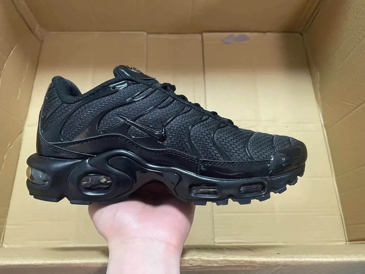 NK SWOOSH air max plus from Weidian