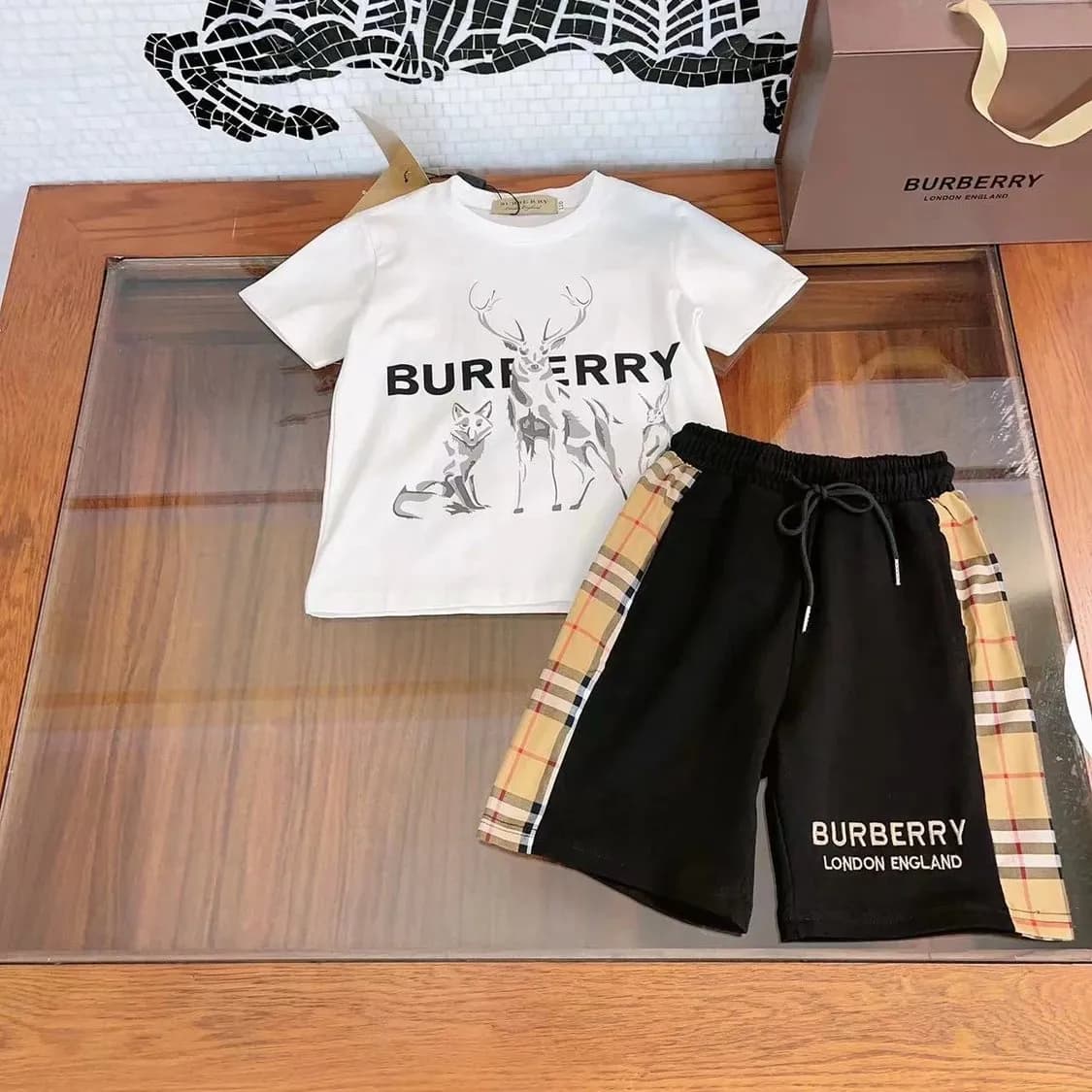 Burberry boys set kids size — Tracksuits from Weidian