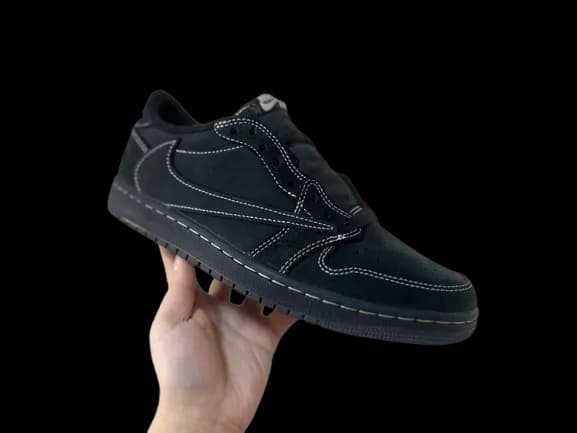 TRAVIS SCOTT X JORDAN — Shoes from Weidian