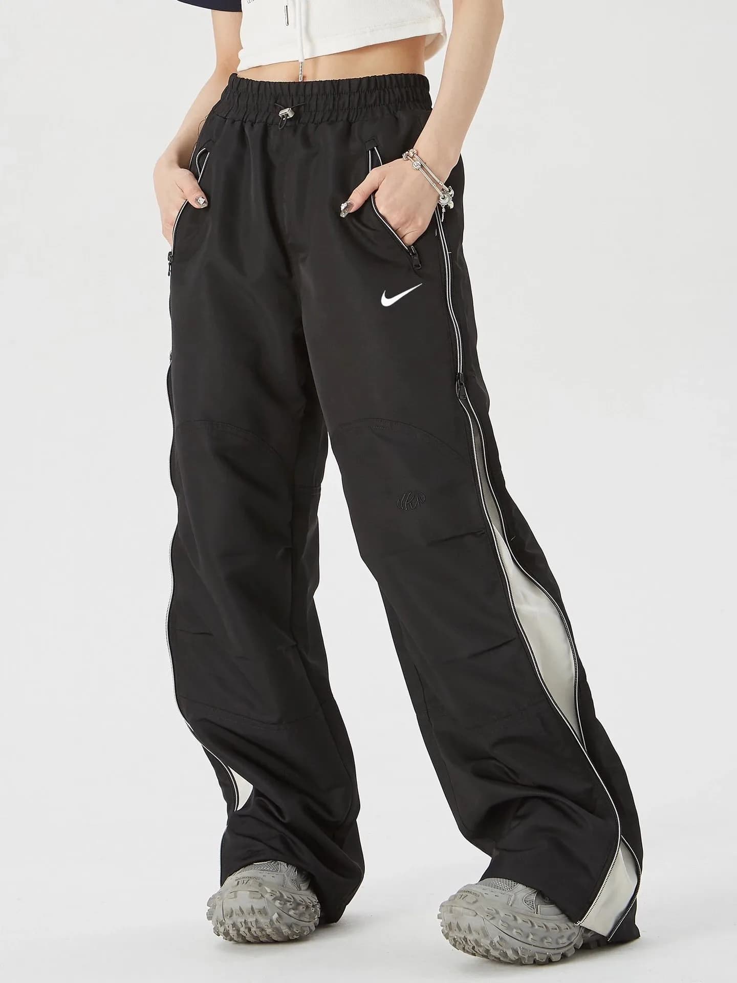NIKE TRACKPANTS from Weidian