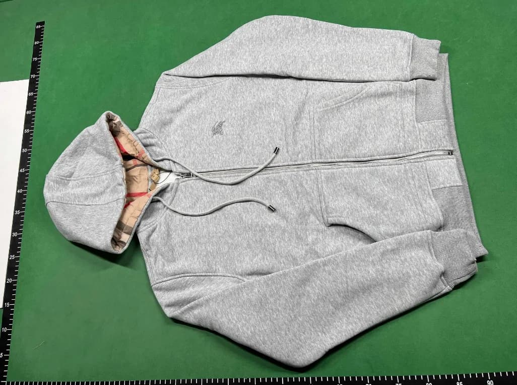 BURBERRY ZIP UP 2 COLOURWAYS — product from Taobao, photo 2 of 8