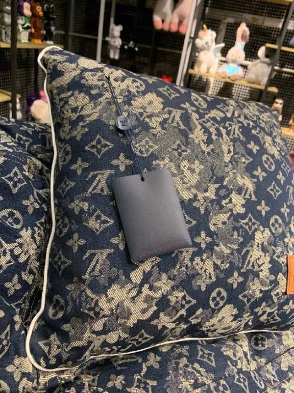 Lv Pillow — Accessories from Weidian, photo 2 of 2