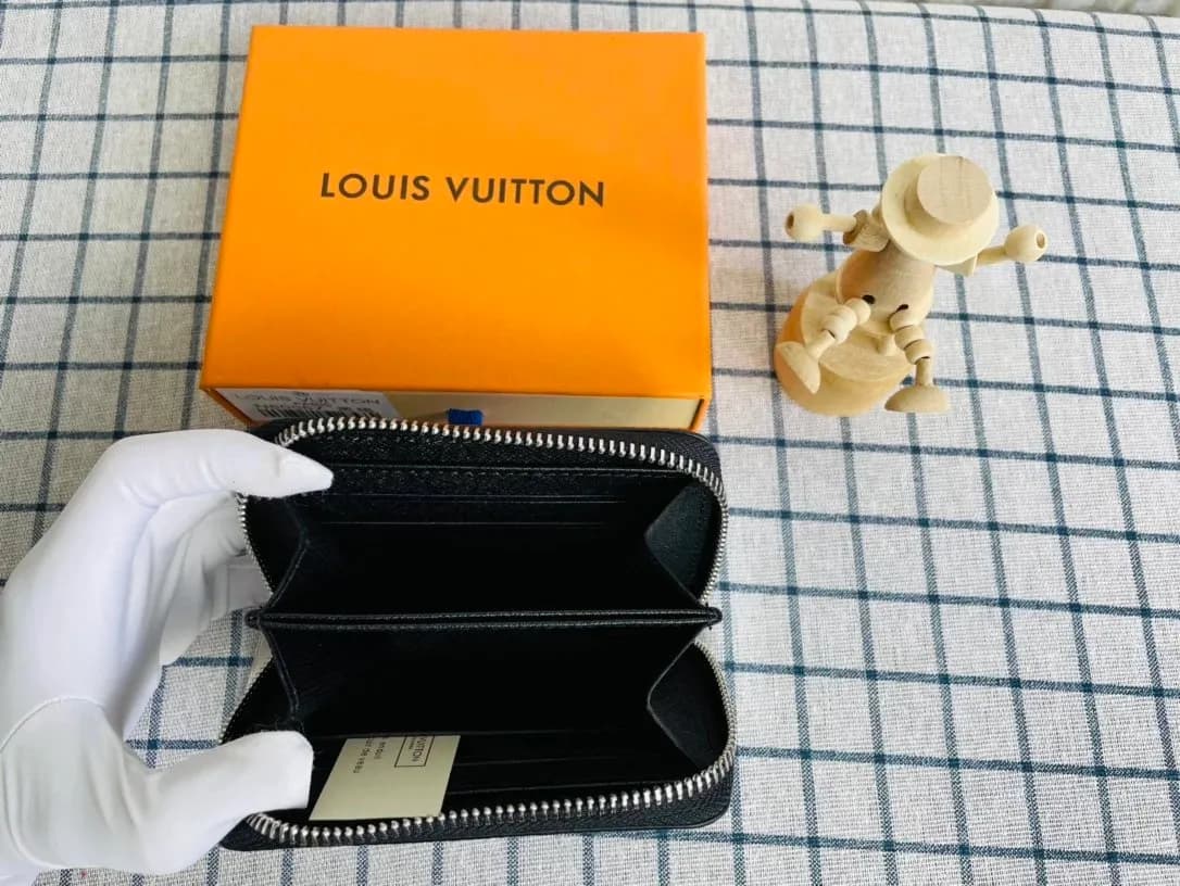 LV COIN PURSE #3 — Accessories from Weidian, photo 2 of 2