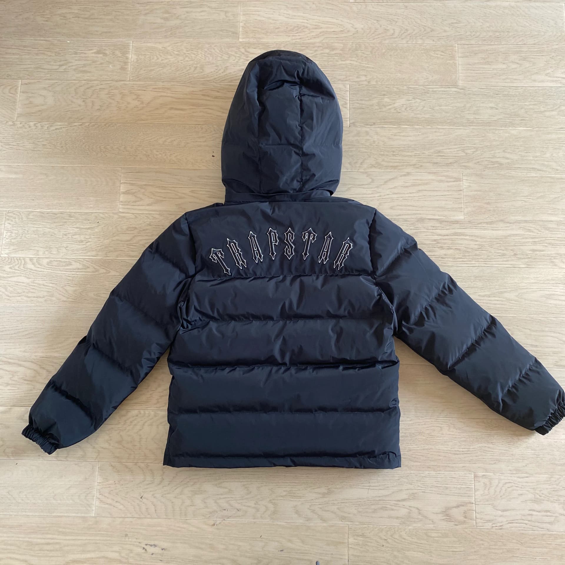 Trapstar Irongate pufferjacket with Detachable Hood Black — product from Weidian, photo 2 of 3