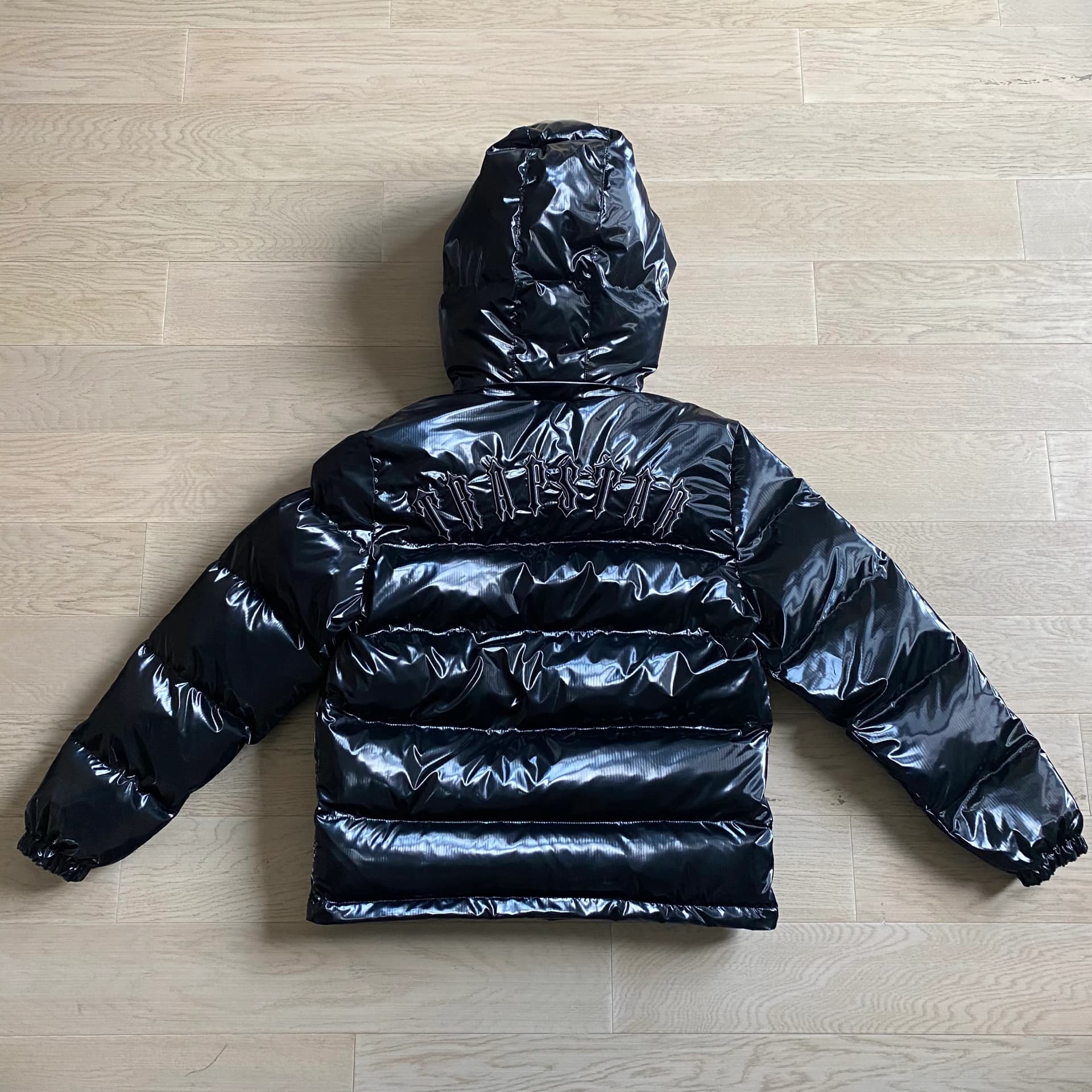 Trapstar Irongate pufferjacket with Detachable Hood Gloss black — product from Weidian, photo 2 of 3