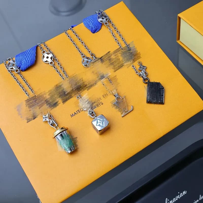 Cross border trendy brand style pendant necklace men s clavicle sweater chain simple light luxury style trendy men s must have list 22 — clothing from Weidian