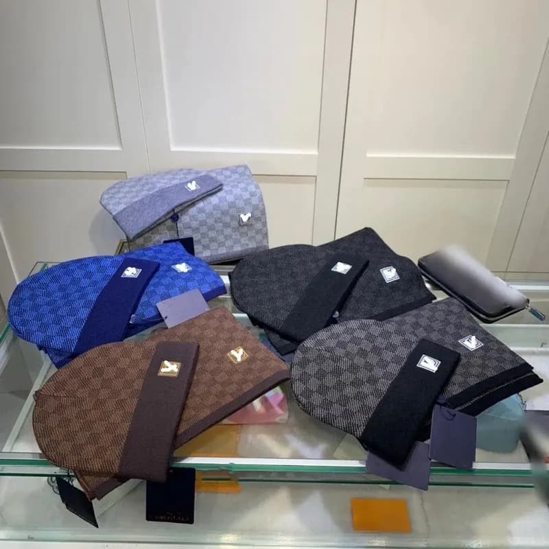 Fashion Scarf Hat Combo Set — clothing from Weidian