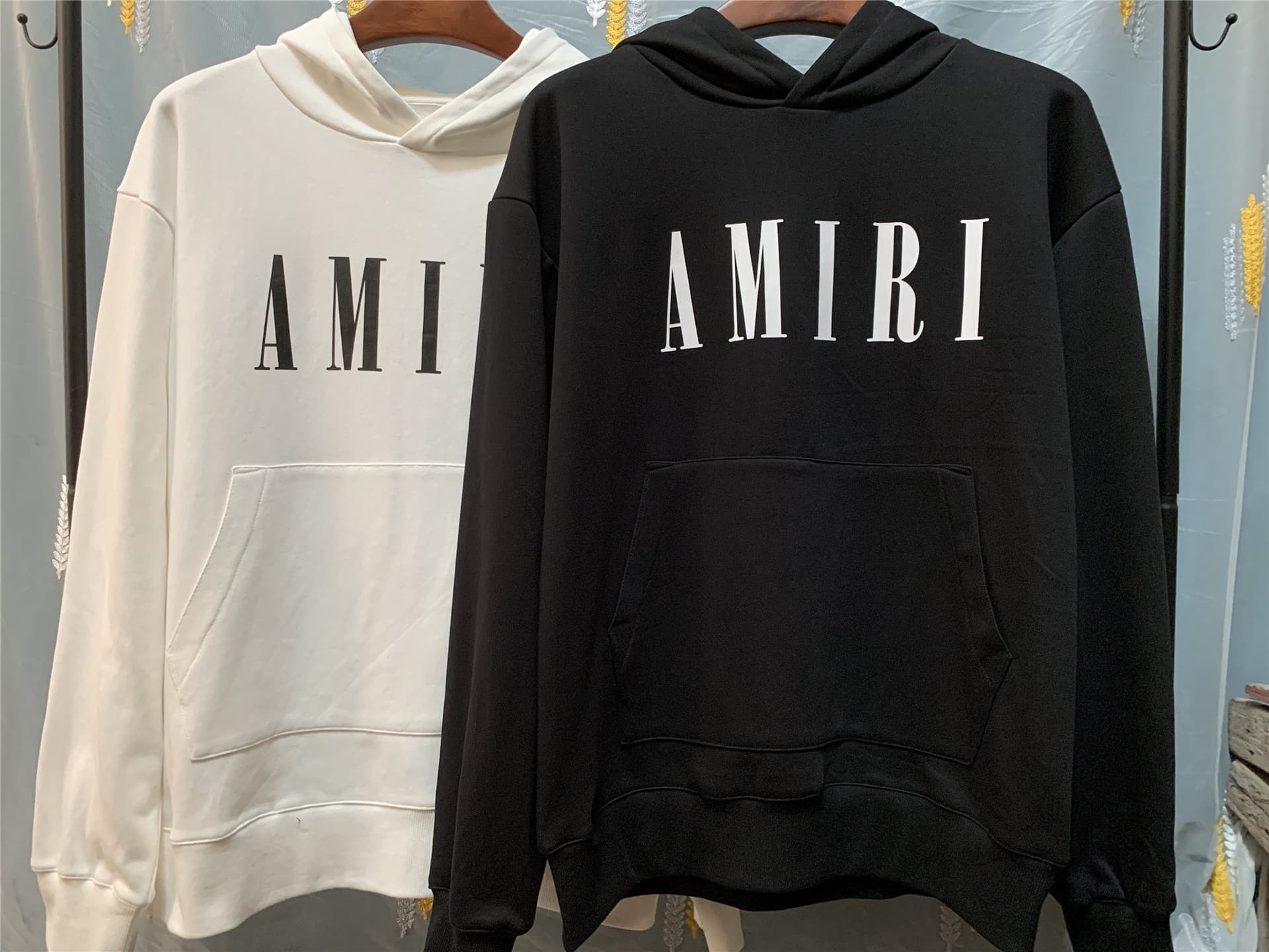 Plain Amiri hoodies #2 — product from 1688, photo 2 of 2