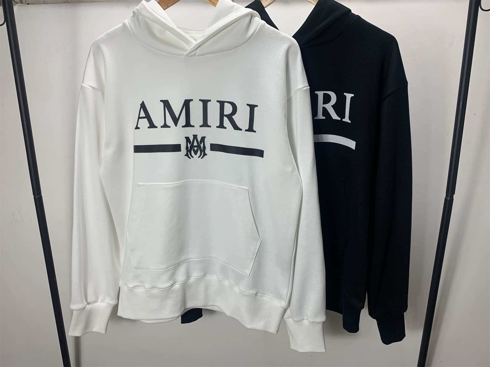 Plain Amiri hoodie — product from 1688, photo 2 of 2