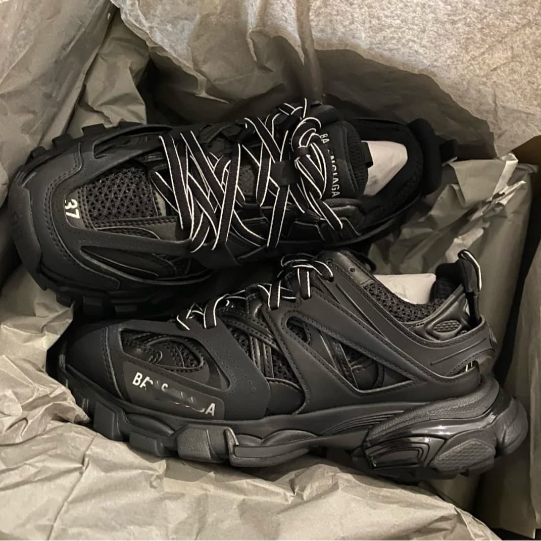 Paris track three generations 3.0 dad shoes men and women color thick bottom sports casual shoes couple black warrior Wenzhou shoes — product from 1688, photo 1 of 1