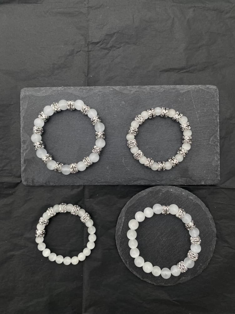 OnlyWhy/Street shot bracelets are fashionable and versatile, cross natural black stone men and women string bracelets for couples and students — product from Taobao, photo 1 of 1
