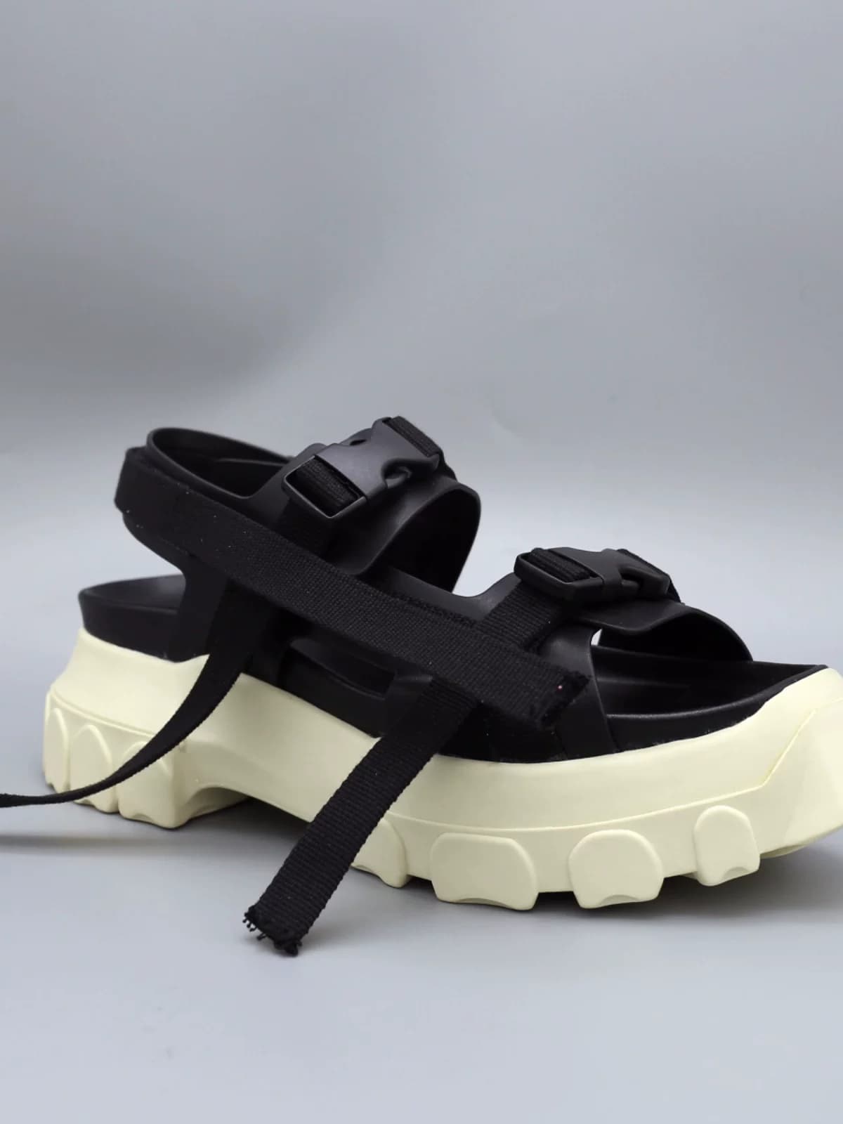 R Summer O Tank Bottom Thick Bottom Heightening Retro Roman Sandals European Station Men and Women Trendy Korean Platform Beach Shoes — product from Taobao, photo 1 of 1