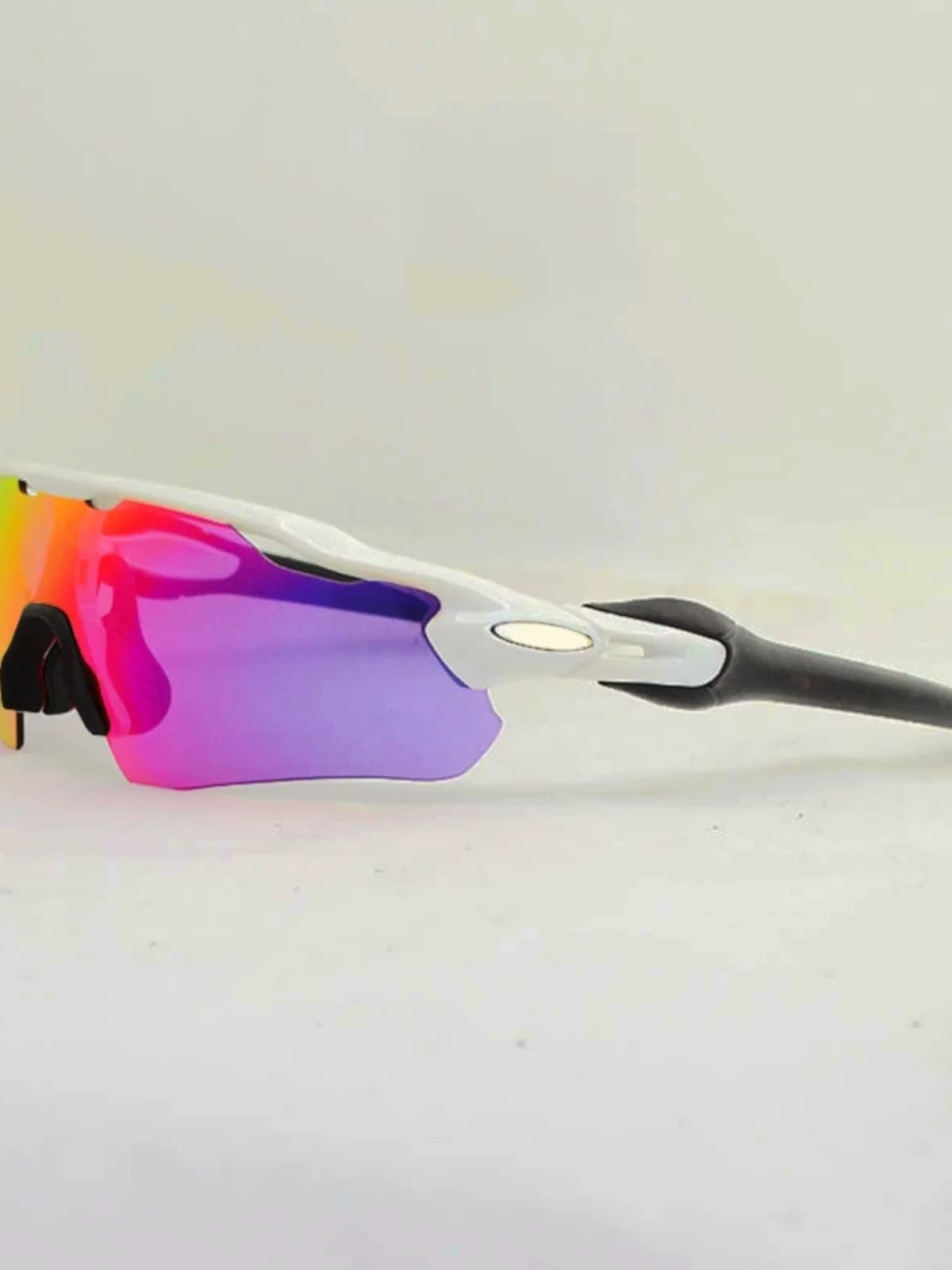 Marathon cycling polarized color changing sunglasses outdoor running ultra light anti ultraviolet anti wind and sand sunshade sunglasses — product from Taobao, photo 1 of 1