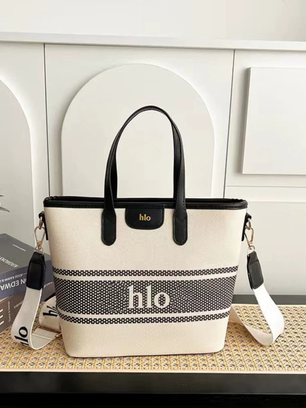 Portable messenger bag canvas lightweight large capacity popular new retro women's bag factory direct sales hot style women's bag from Taobao