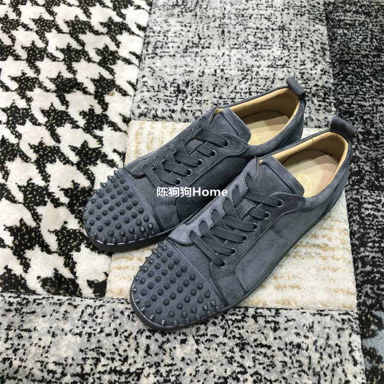 CLOUMANCE new gray suede four seasons suede rivet shoes — product from Taobao, photo 1 of 1