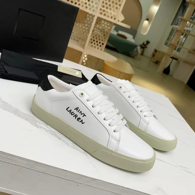 2023 casual new couple White simple all match flat fashionable classic embroidered ripped distressed canvas shoes — product from Taobao, photo 1 of 1