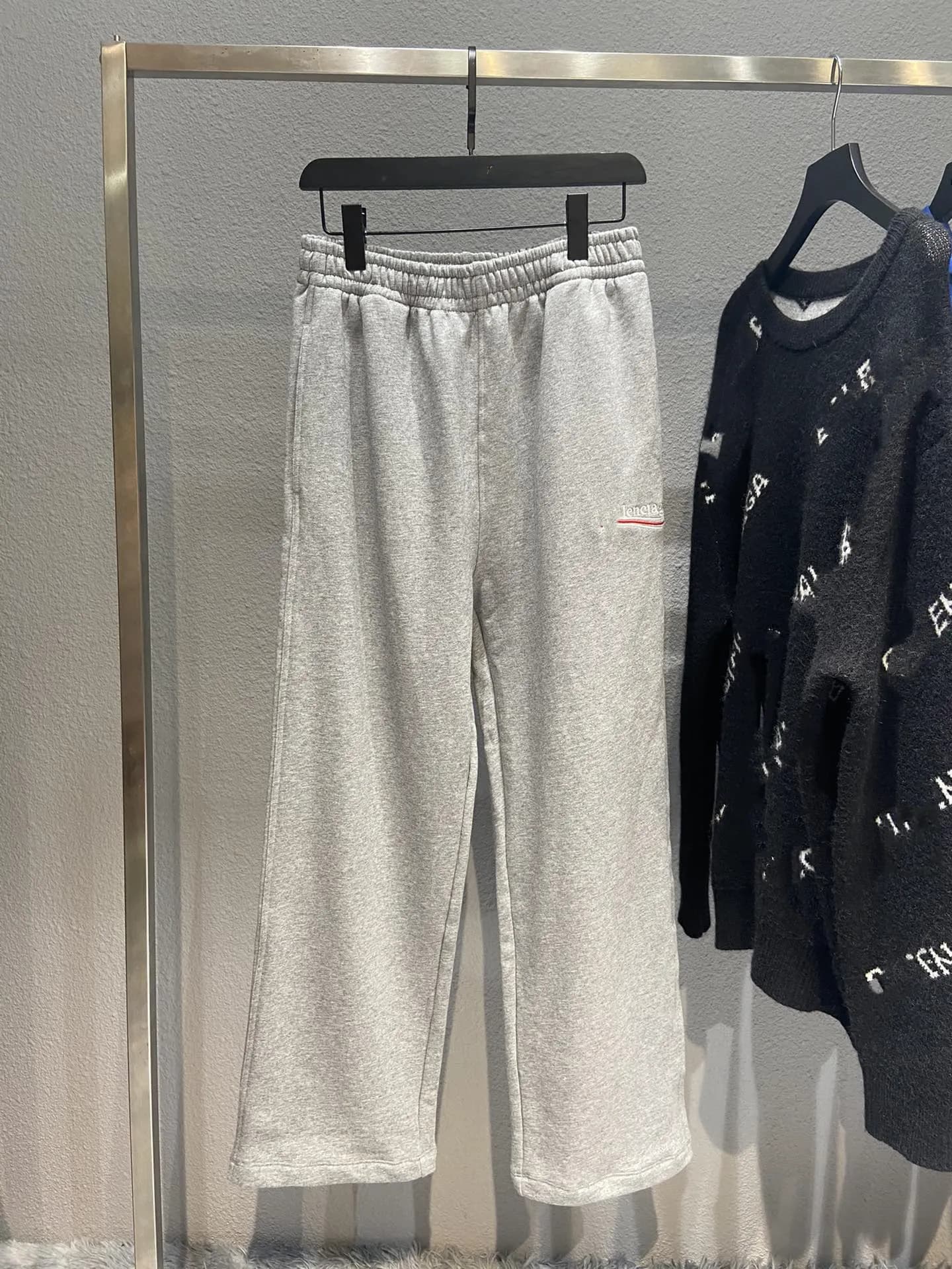 pantaloni balencaiga — Pants from 1688, photo 1 of 2