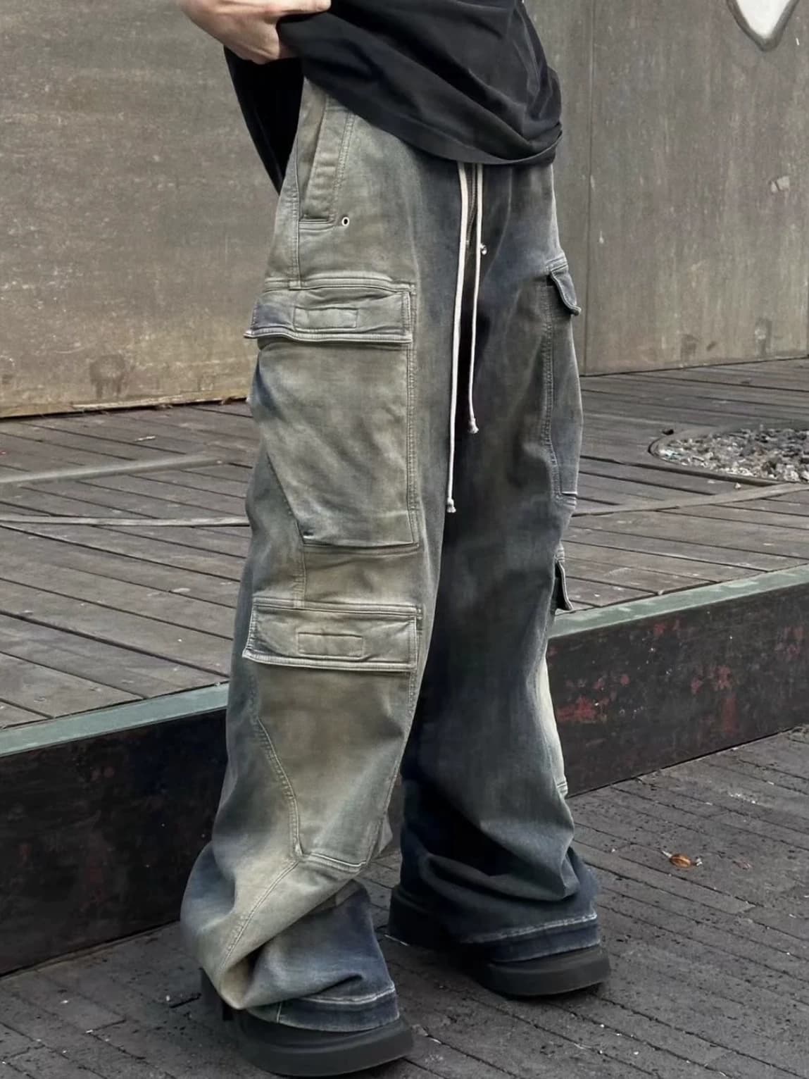 Different from the original version RO23SS washed gradient blue mopping flared multi pocket work jeans on the market — product from Taobao, photo 1 of 1